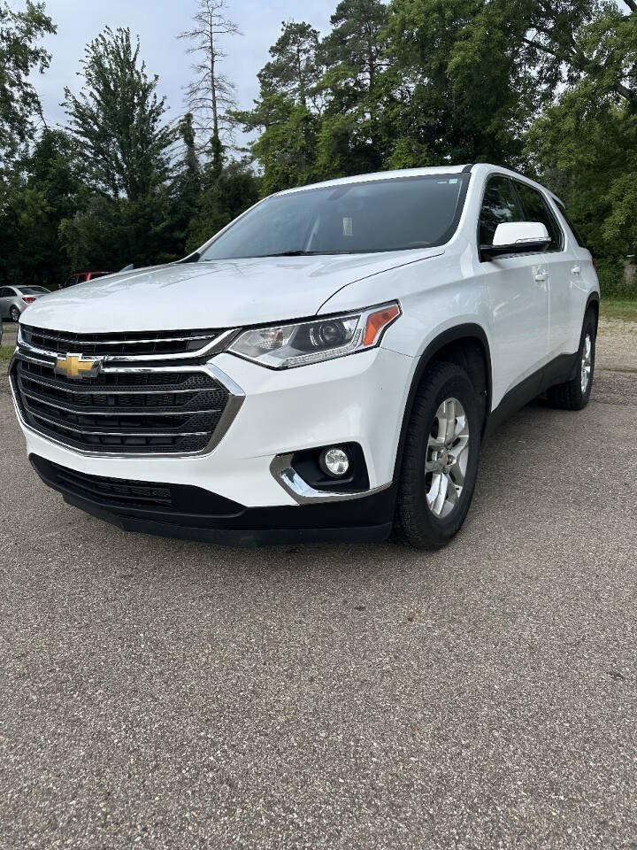 Used 2020 Chevrolet Traverse LT w/ LPO, Floor Liner Package AWD/4WD image 2