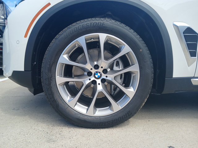 New 2026 BMW X5 xDrive40i w/ Off-Road Package AWD/4WD image 5