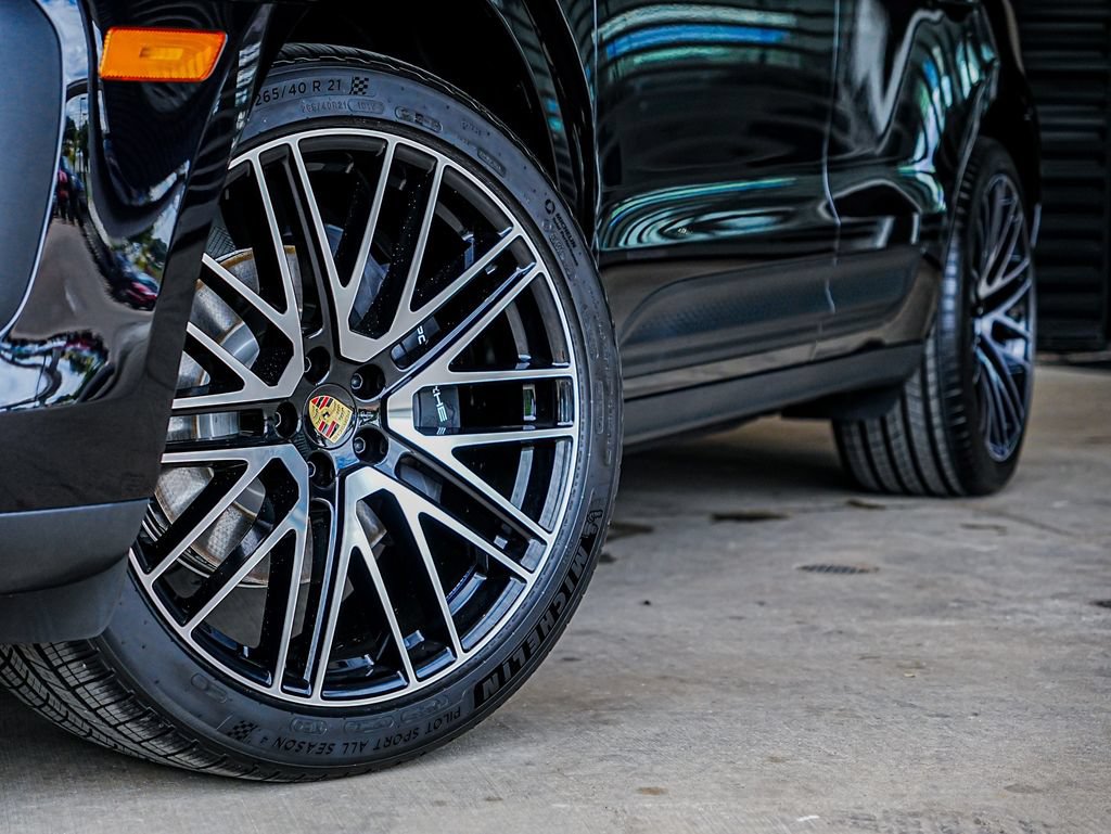 New 2026 Porsche Macan AWD/4WD image 6