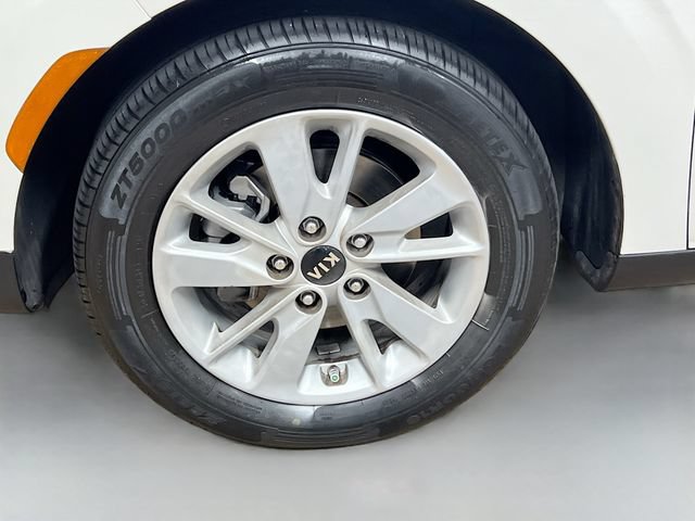 Certified 2022 Kia Soul LX FWD image 29