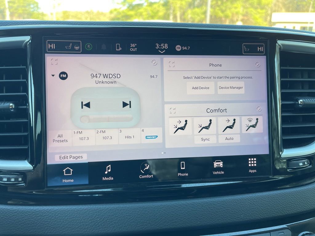 Used 2023 Chrysler Pacifica Touring-L image 10