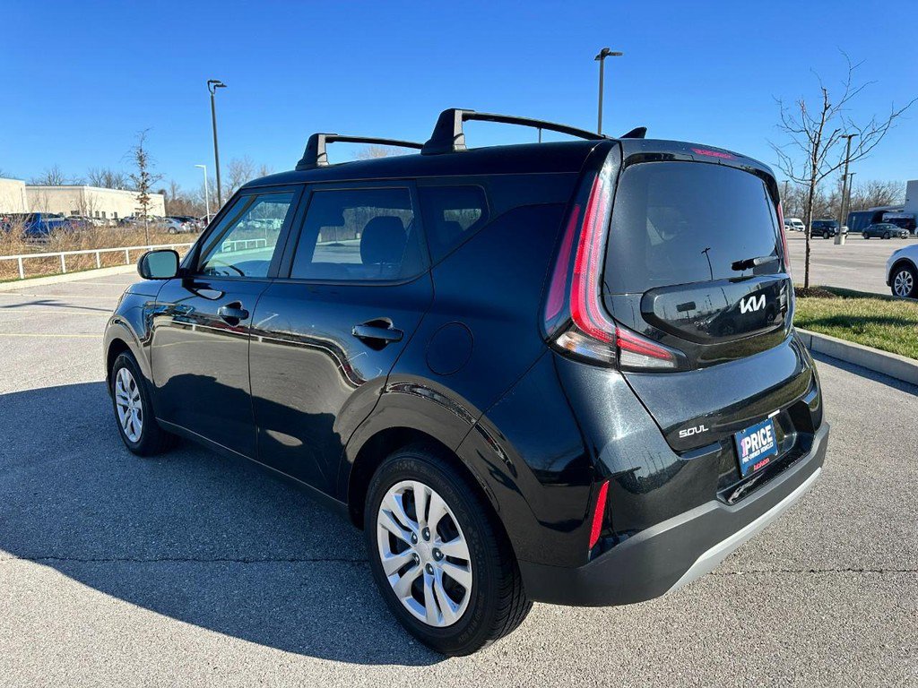 Used 2023 Kia Soul LX image 3