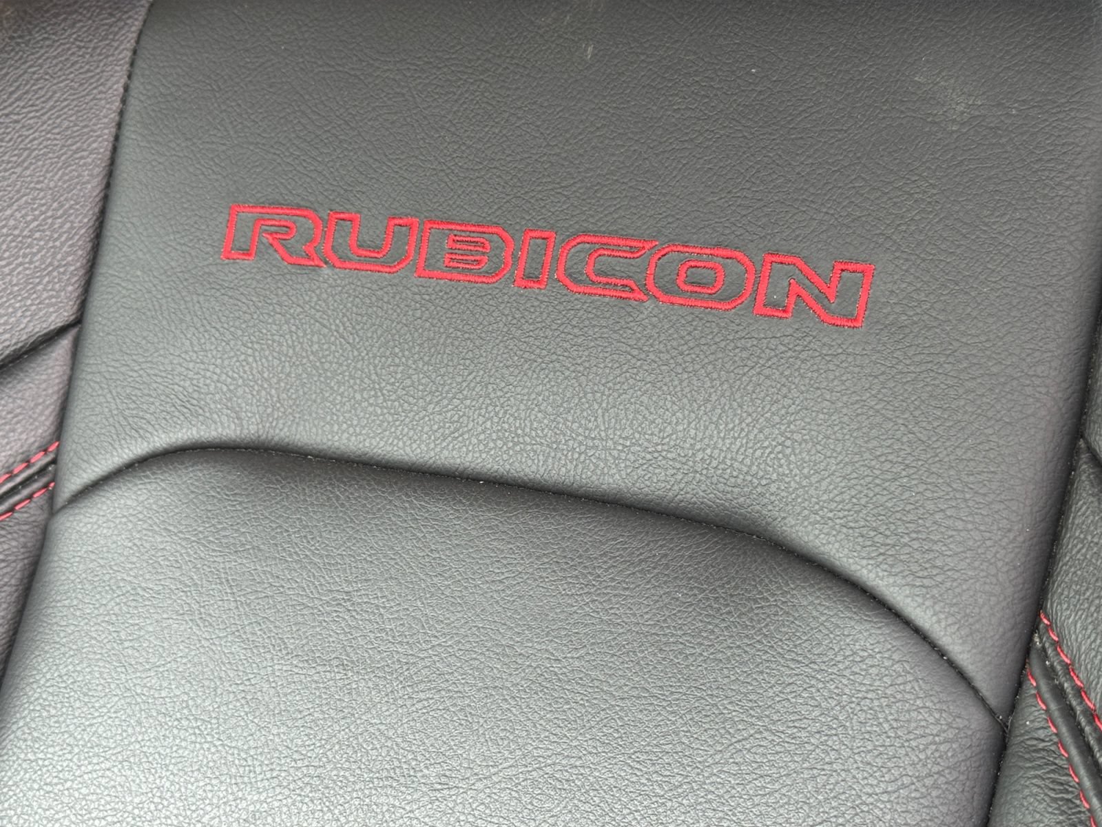 Used 2023 Jeep Gladiator Rubicon w/ Dual Top Group AWD/4WD image 18