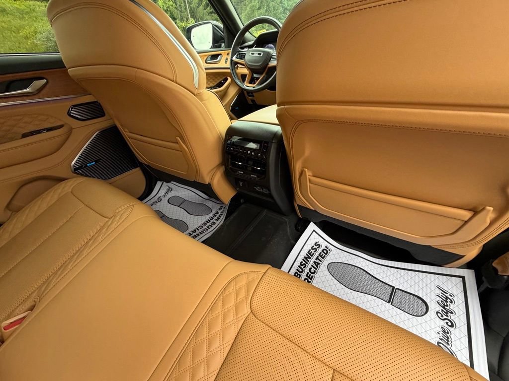Used 2023 Jeep Grand Cherokee Summit AWD/4WD image 58