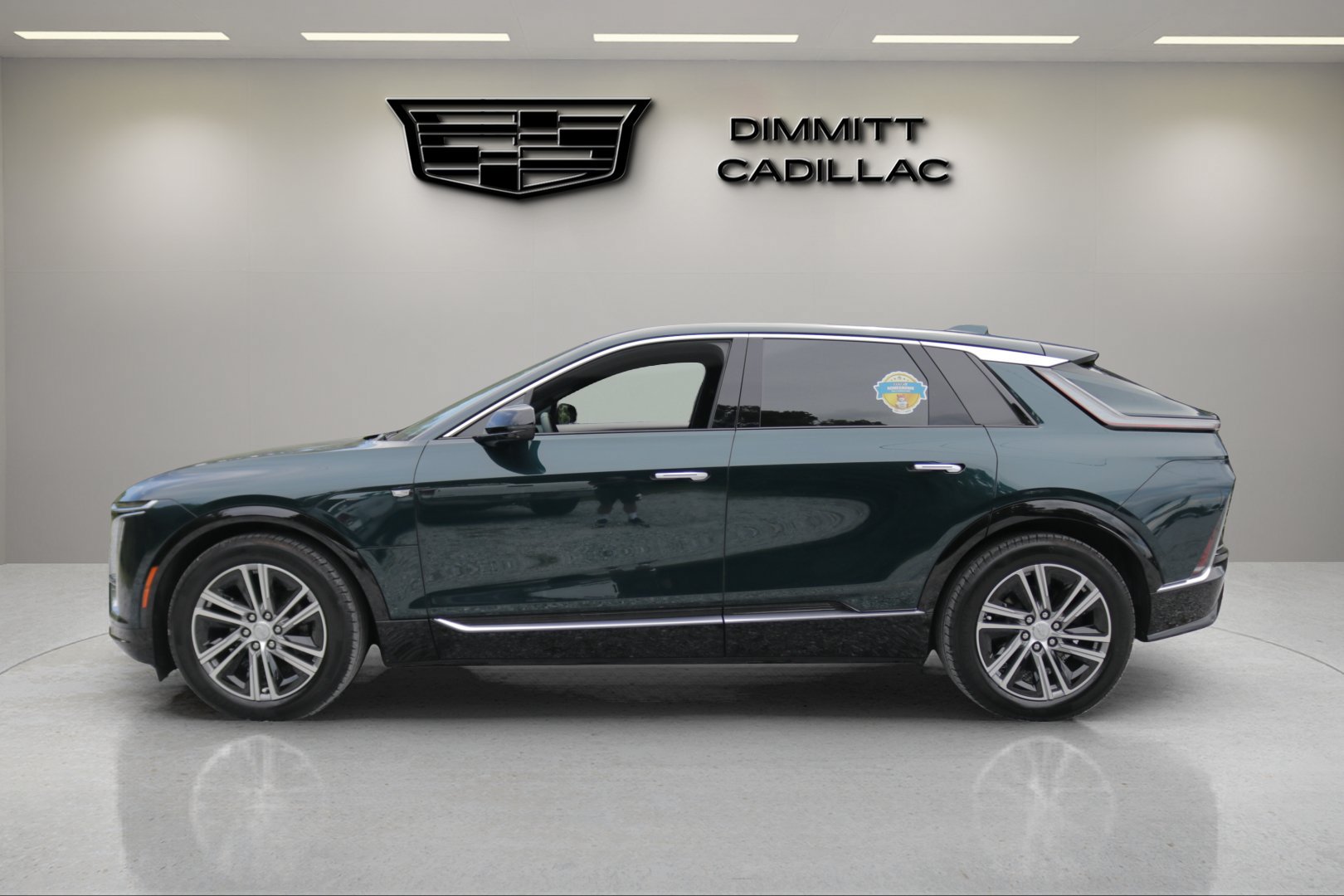 Certified 2025 Cadillac Lyriq Luxury RWD image 2