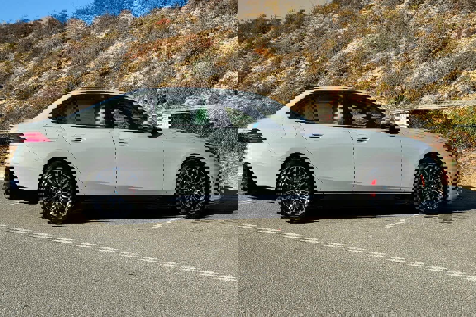 New 2026 BMW 550e xDrive w/ Executive Package image 8