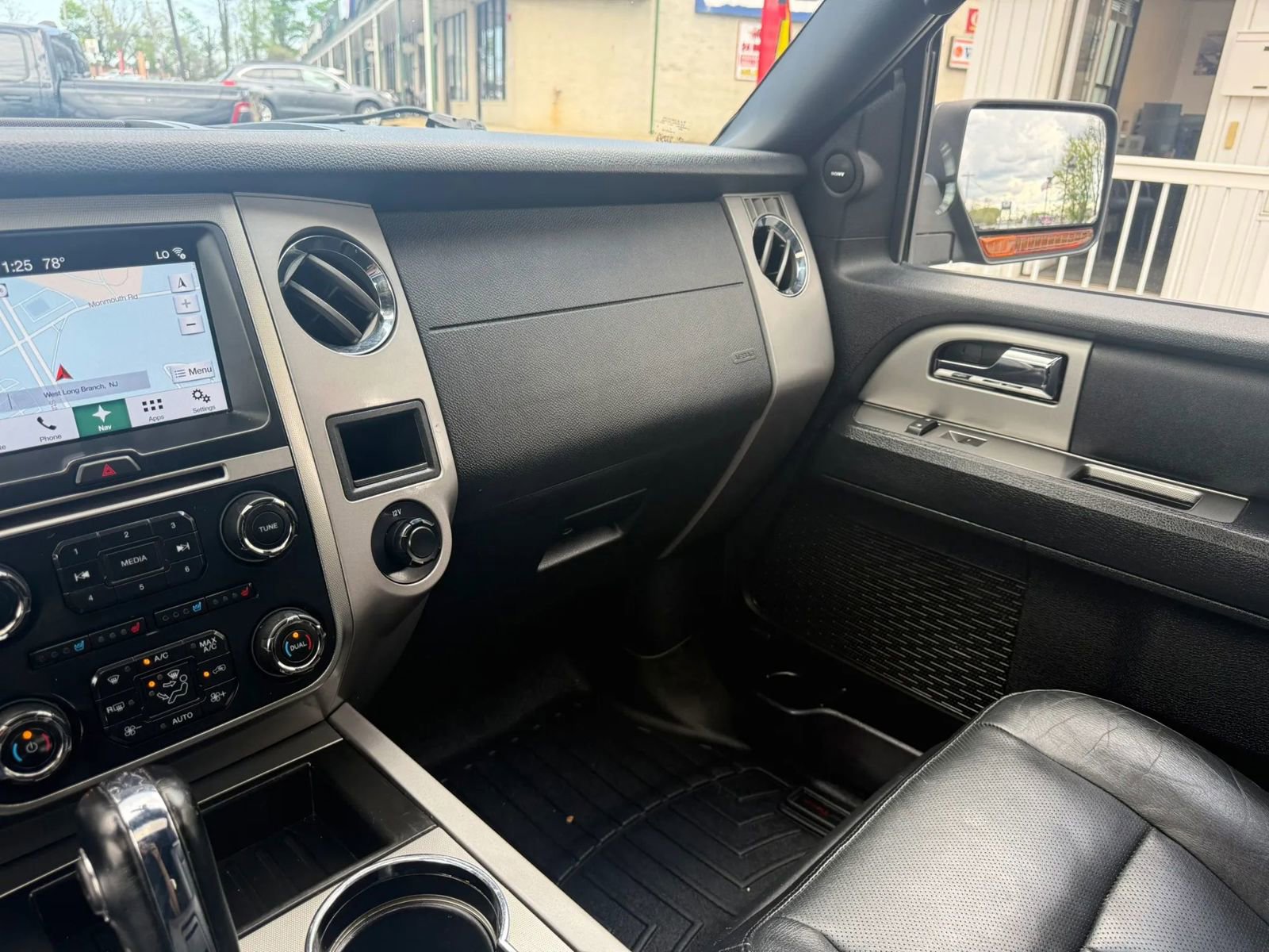 Used 2017 Ford Expedition Limited w/ Equipment Group 301A AWD/4WD image 33