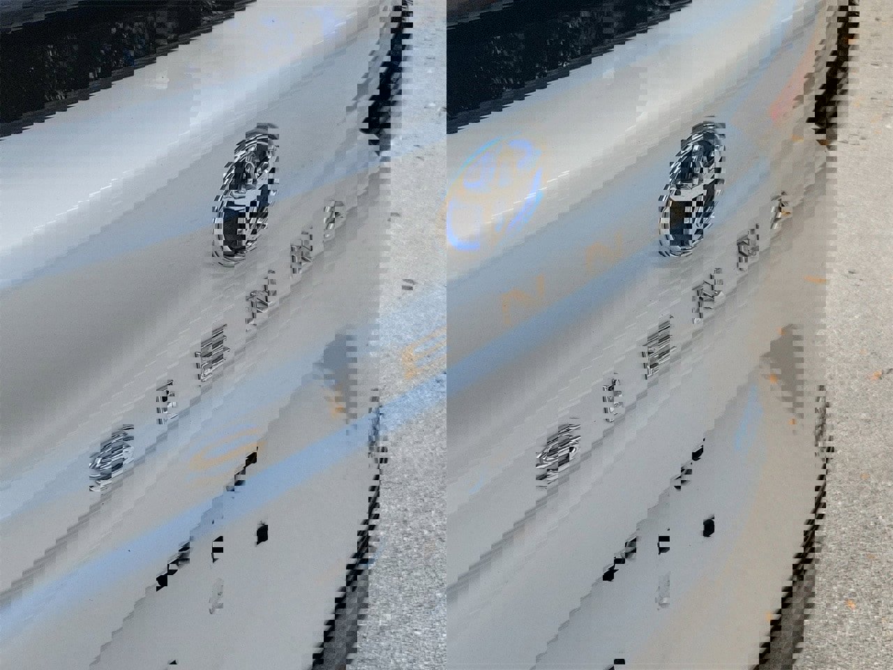 Used 2024 Toyota Sienna Limited image 6