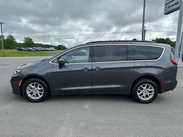 Used 2022 Chrysler Pacifica Touring-L FWD image 2