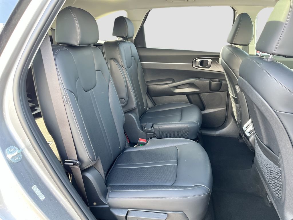 Certified 2025 Kia Sorento EX w/ EX Panoramic Sunroof Package image 31