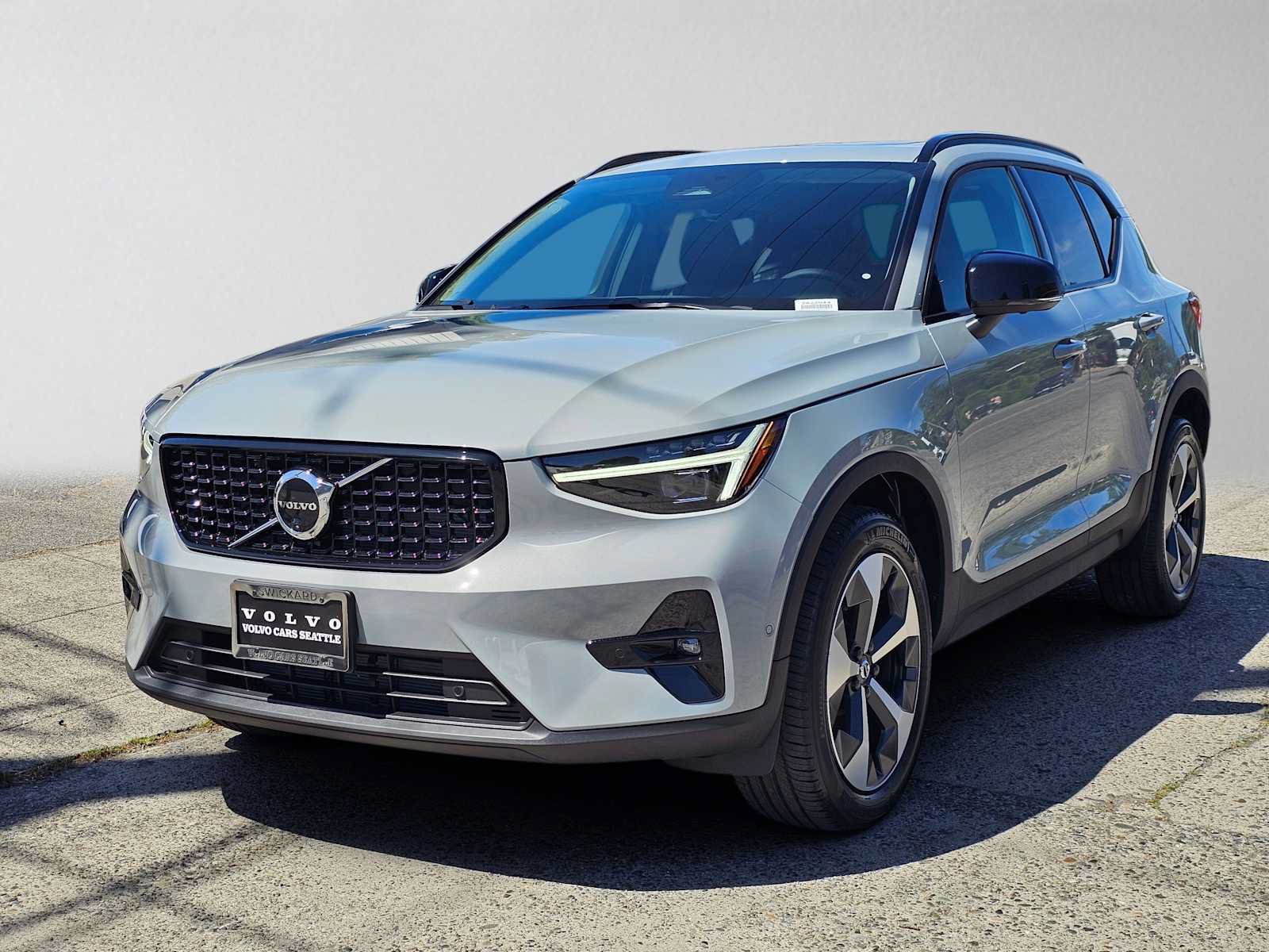 New 2026 Volvo XC40 B5 Plus w/ Protection Package Premier AWD/4WD image 7