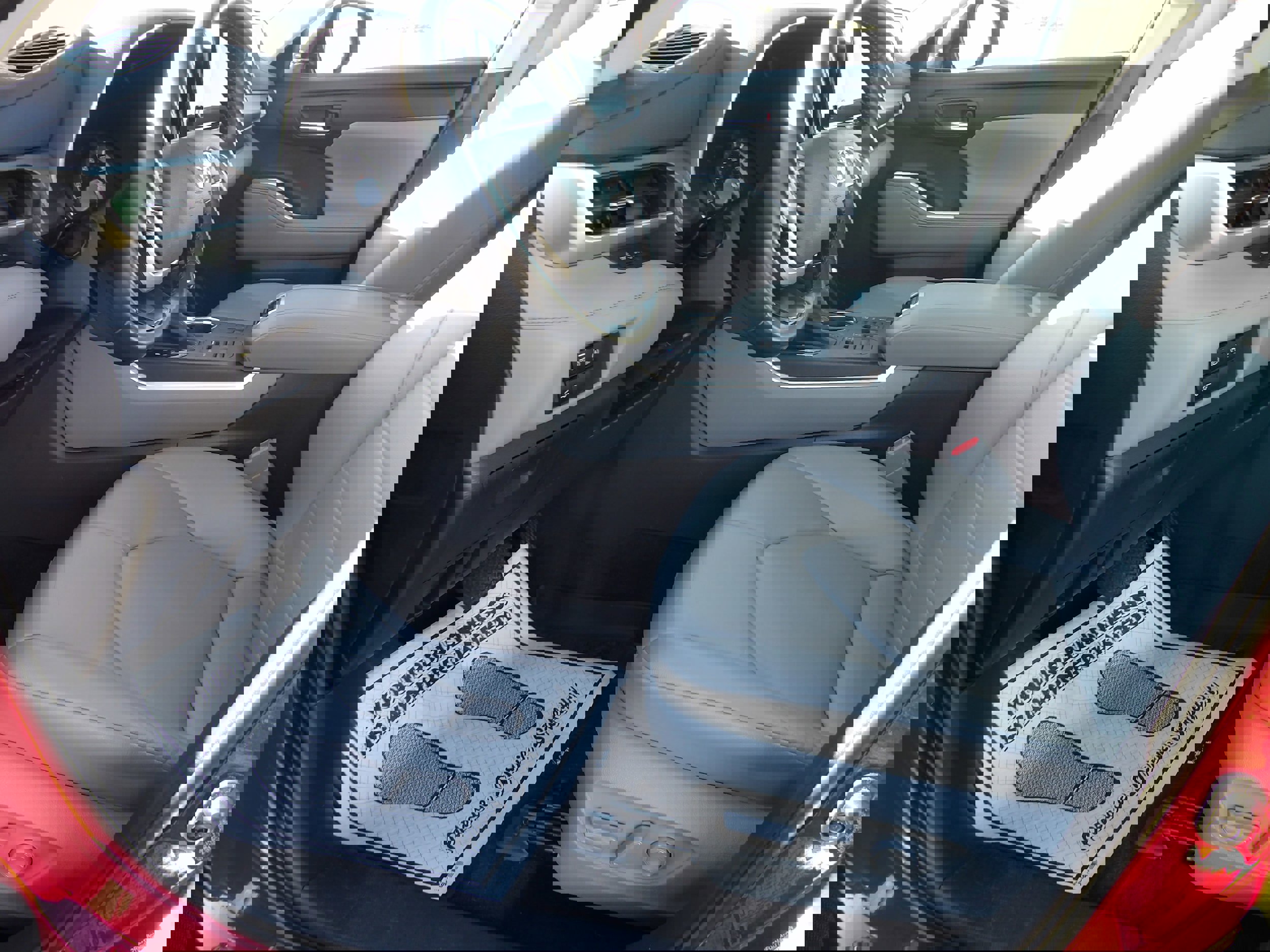 Used 2023 Toyota Highlander XLE AWD/4WD image 15