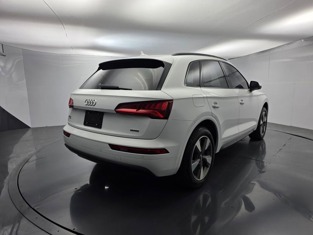 Used 2020 Audi Q5 2.0T Premium w/ Titanium Sport Package AWD/4WD image 4