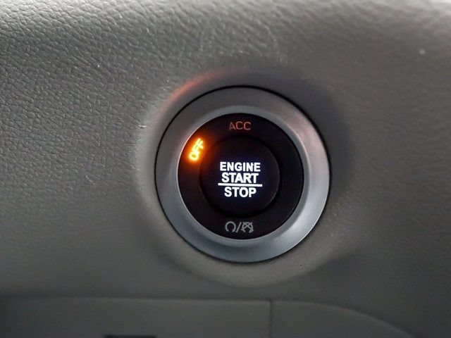 Used 2023 Chrysler Pacifica Touring-L FWD image 17