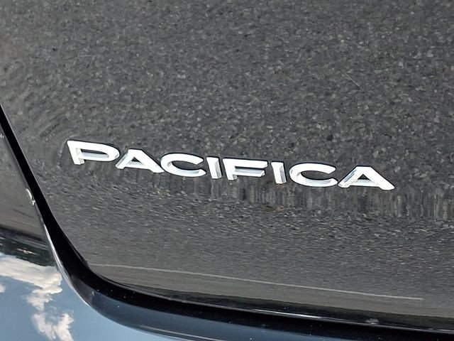 Used 2024 Chrysler Pacifica Touring-L FWD image 39