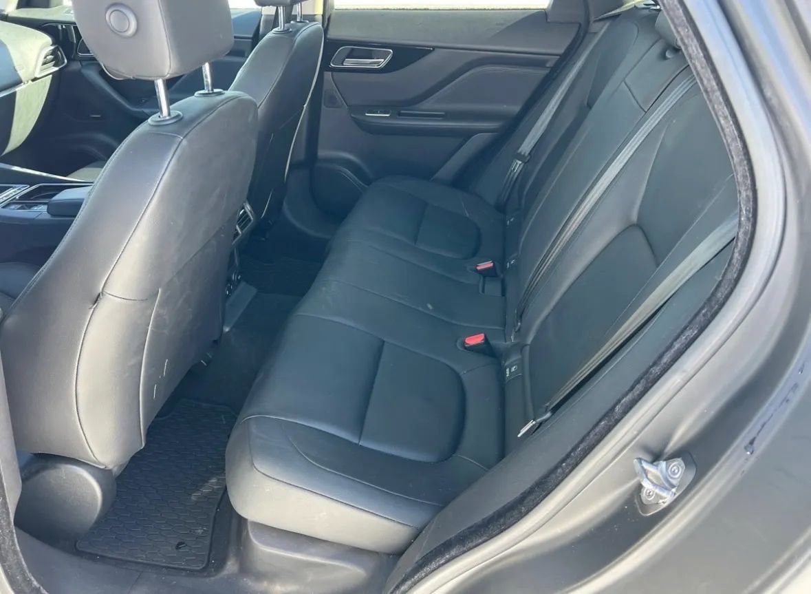 Used 2018 Jaguar F-PACE Premium image 8