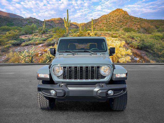 Used 2025 Jeep Gladiator Sport AWD/4WD image 5