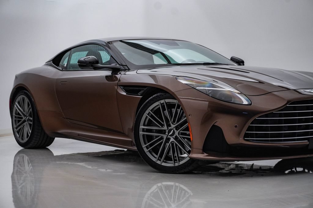 Used 2024 Aston Martin DB12 Coupe RWD image 2