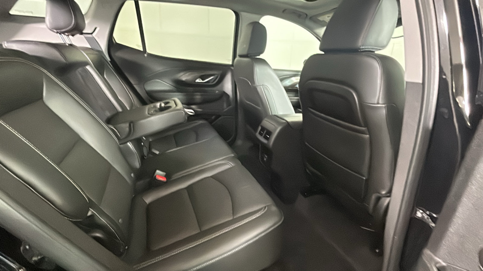 Used 2024 GMC Terrain SLT w/ Elevation Edition FWD image 33