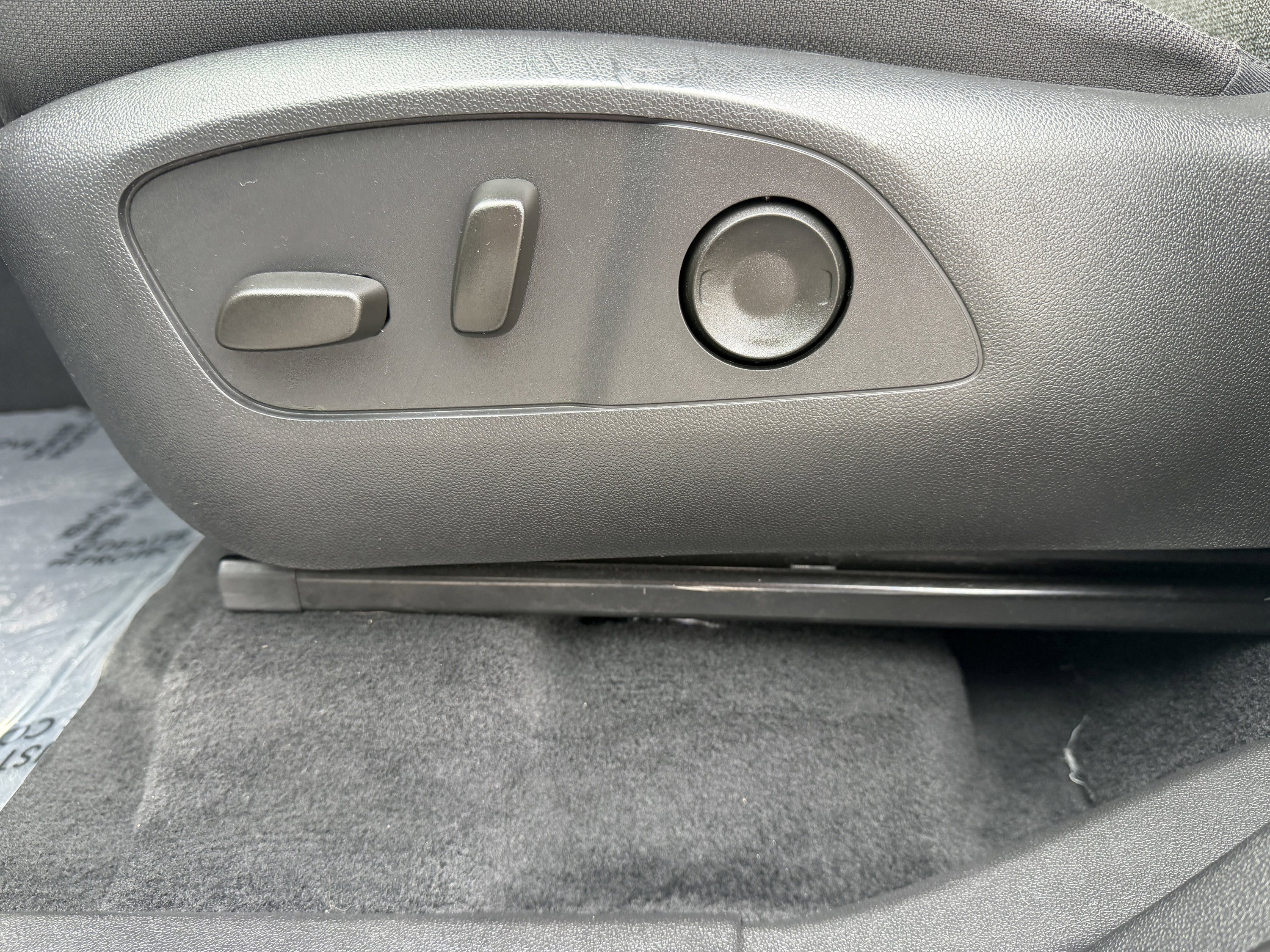 Used 2025 GMC Acadia Elevation image 31