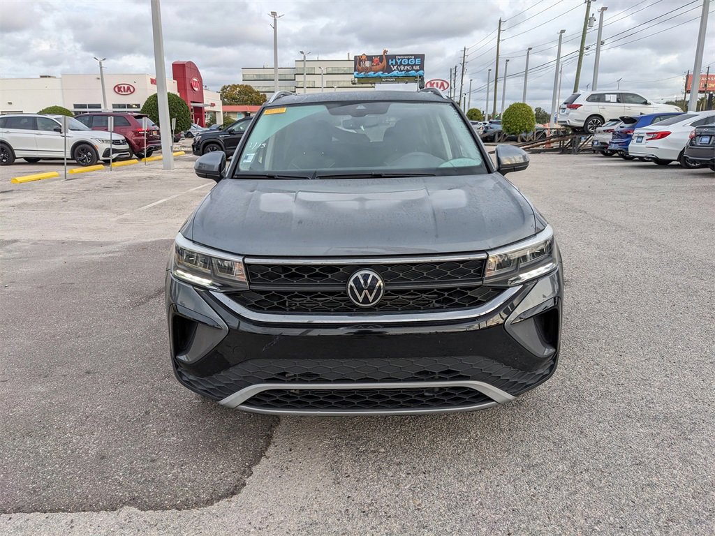Certified 2023 Volkswagen Taos SE w/ Panoramic Sunroof Package image 2