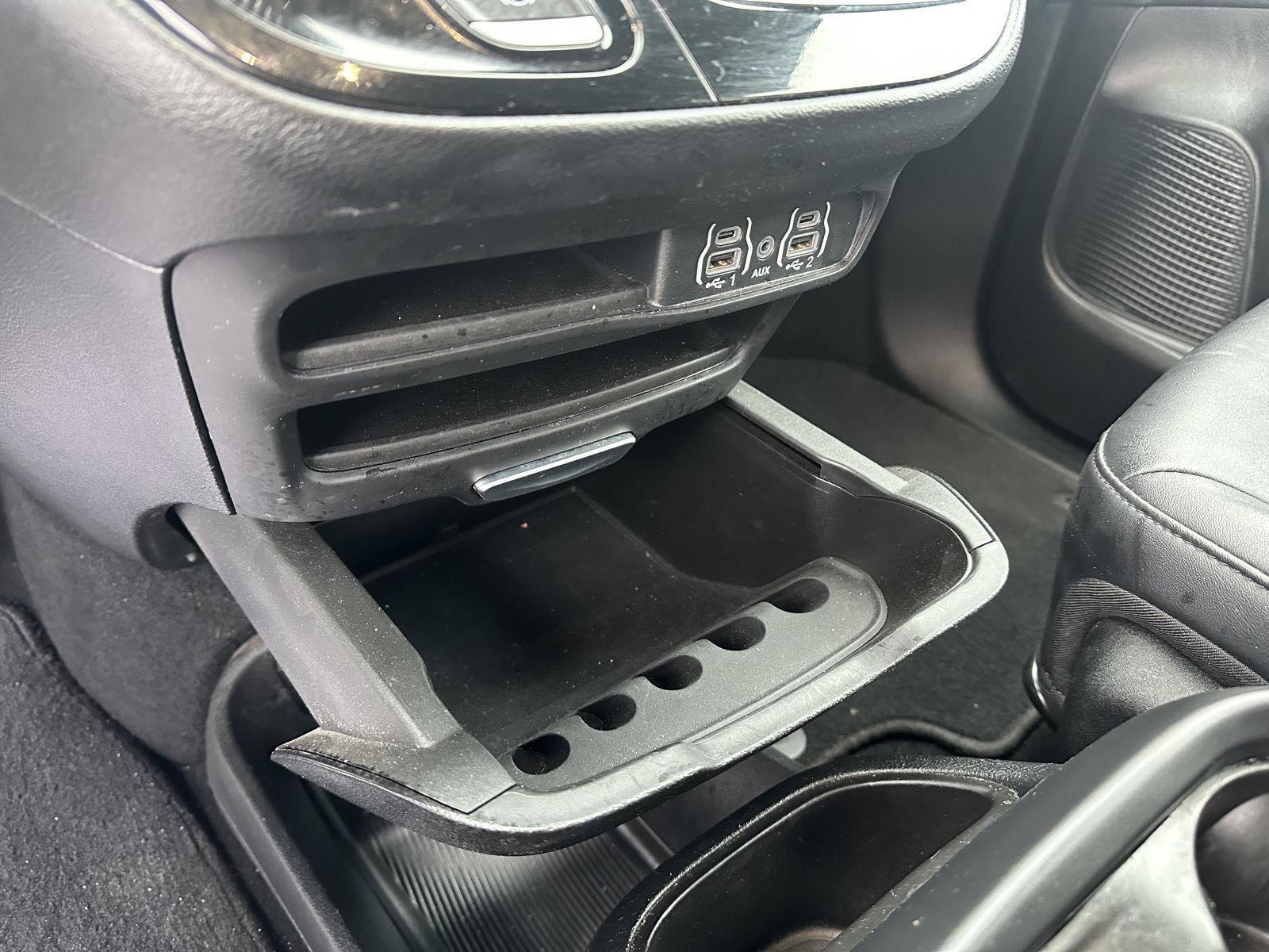 Used 2025 Chrysler Pacifica Select image 31