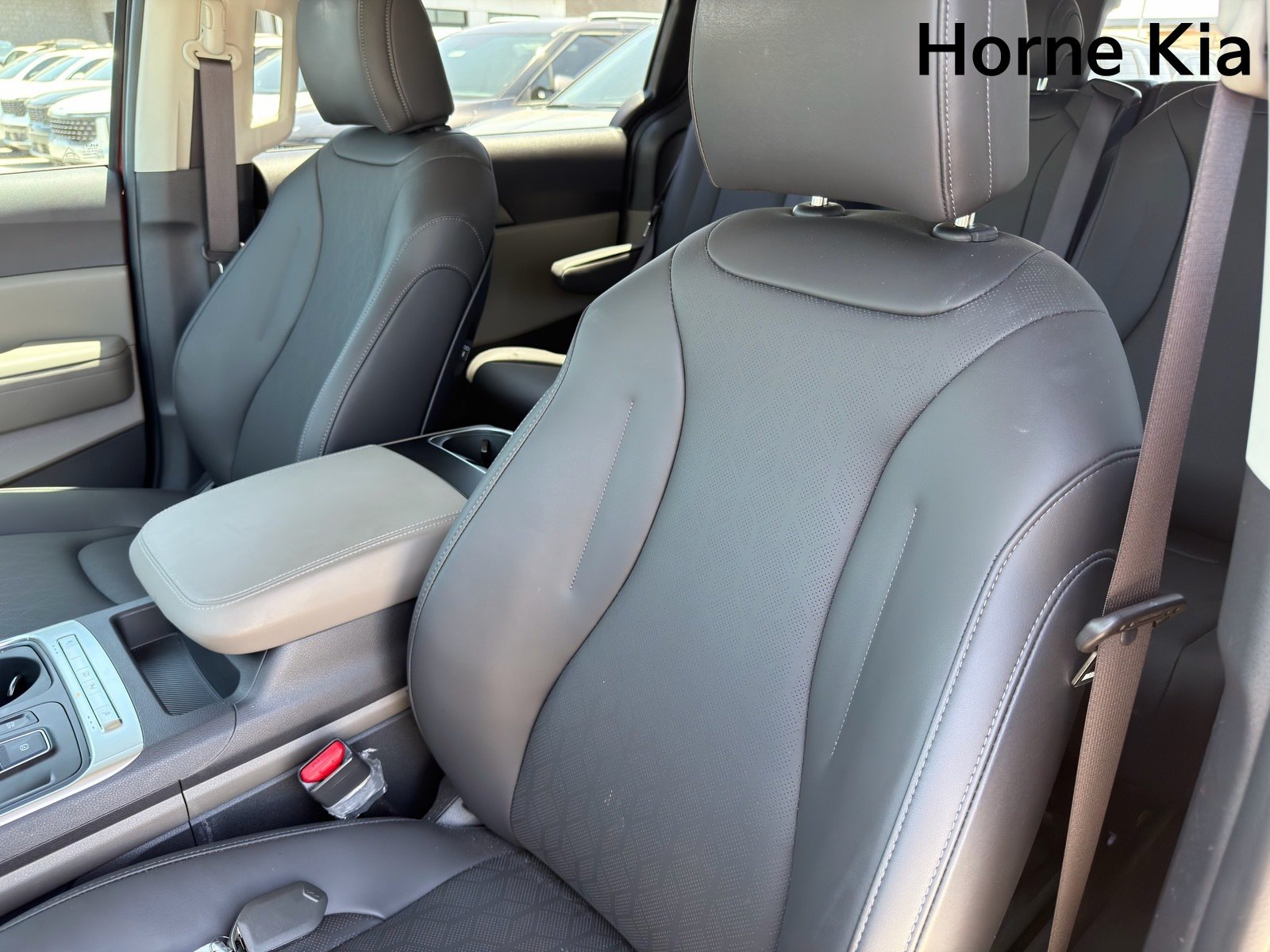 New 2026 Kia Carnival LXS FWD image 10