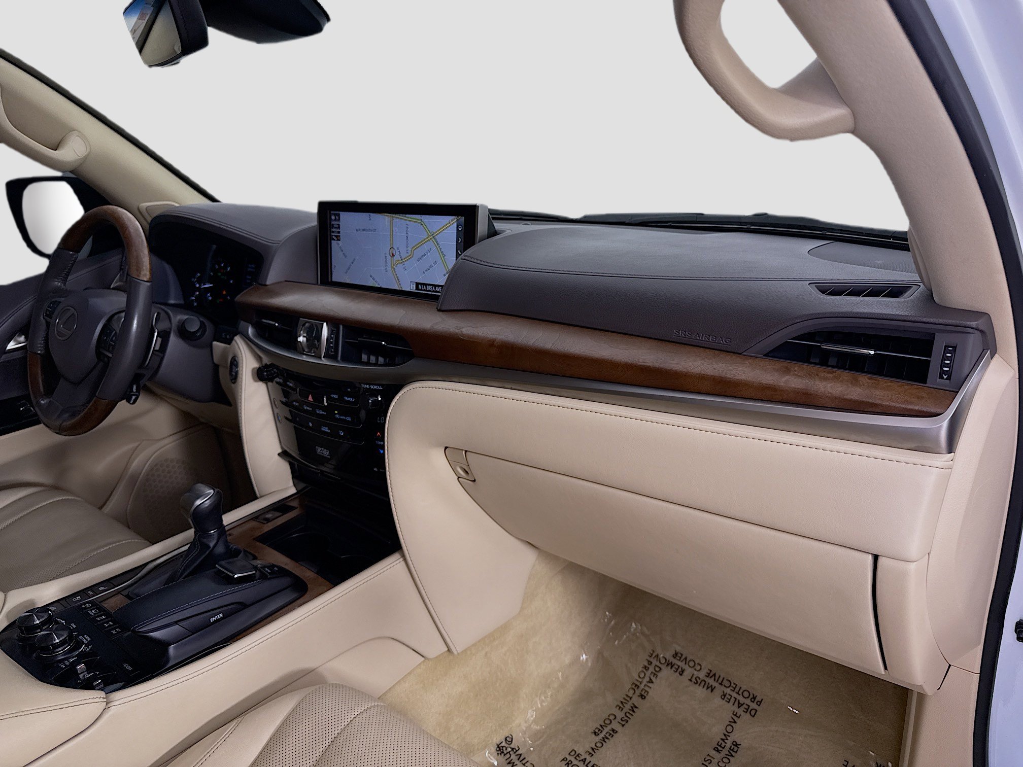 Used 2020 Lexus LX 570 4WD w/ 3rd Row & Luxury Pkg image 33