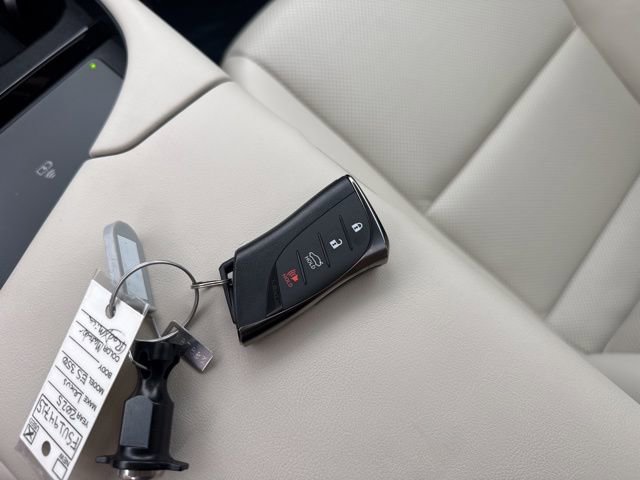 Used 2025 Lexus ES 350 350 w/ Premium Package image 23