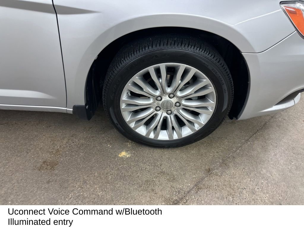 Used 2011 Chrysler 200 Limited image 15