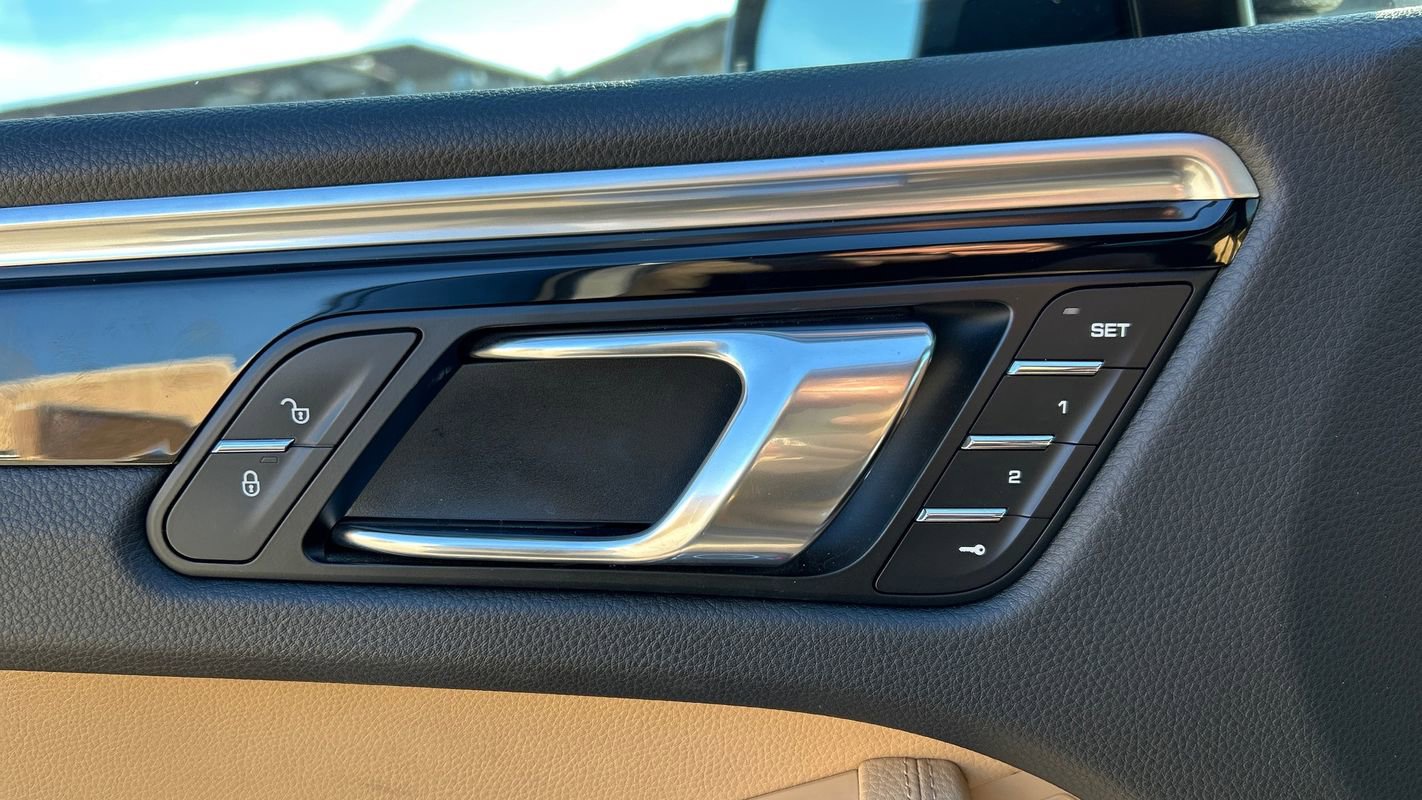 Used 2017 Porsche Macan S image 28