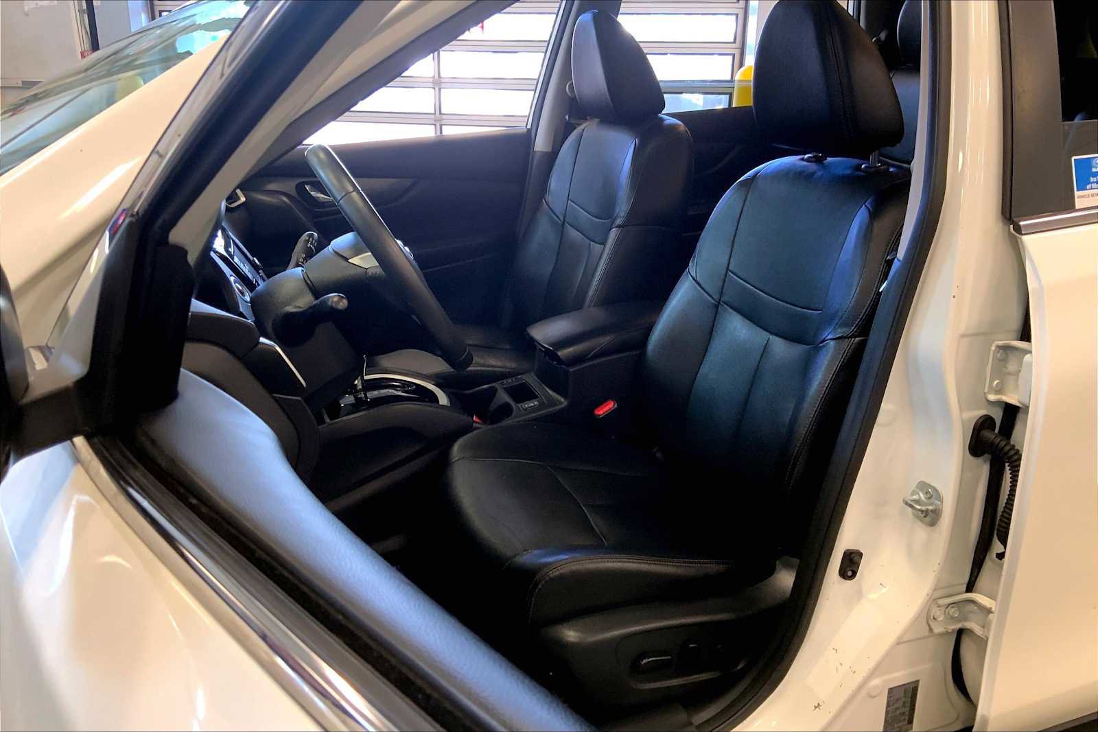 Used 2016 Nissan Rogue SL w/ SL Premium Package image 8