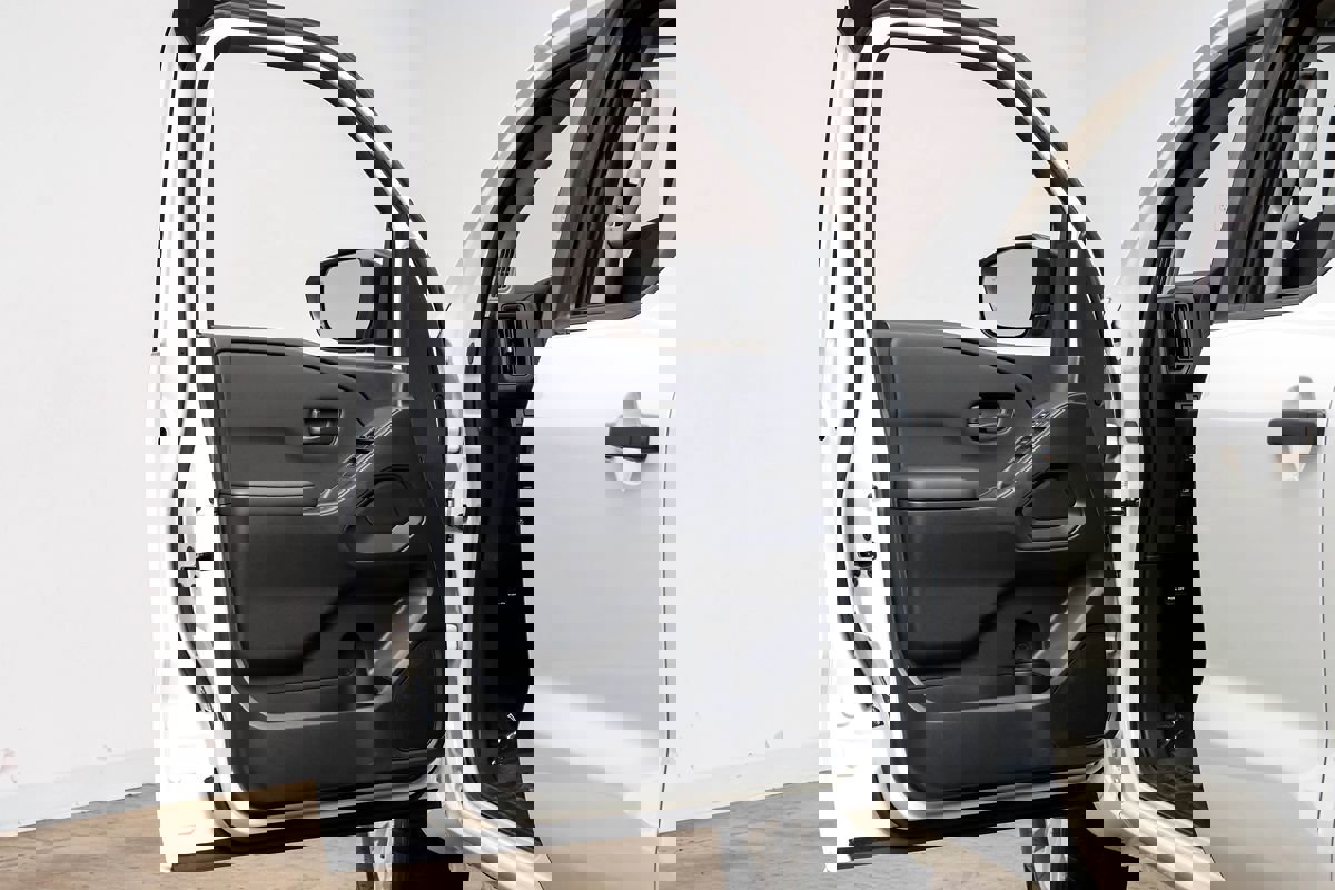 Used 2025 Nissan Frontier S image 34