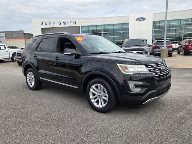 Used 2017 Ford Explorer XLT FWD image 1