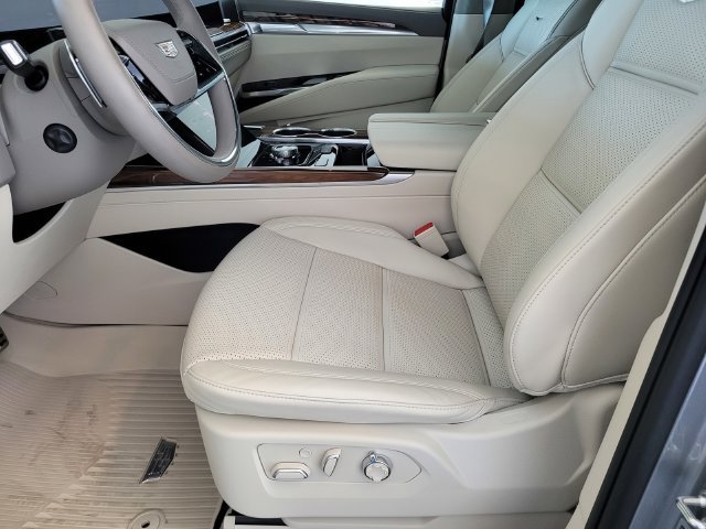 New 2026 Cadillac Escalade Platinum Sport w/ LPO, ONYX Package AWD/4WD image 17