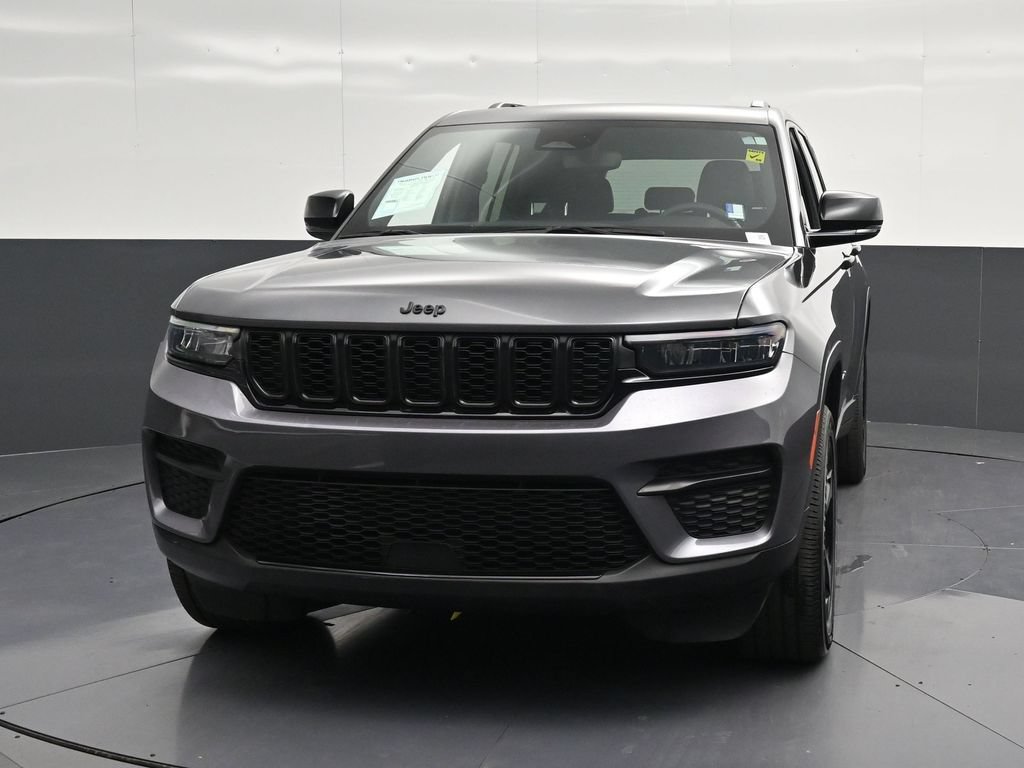 Used 2024 Jeep Grand Cherokee Altitude AWD/4WD image 6