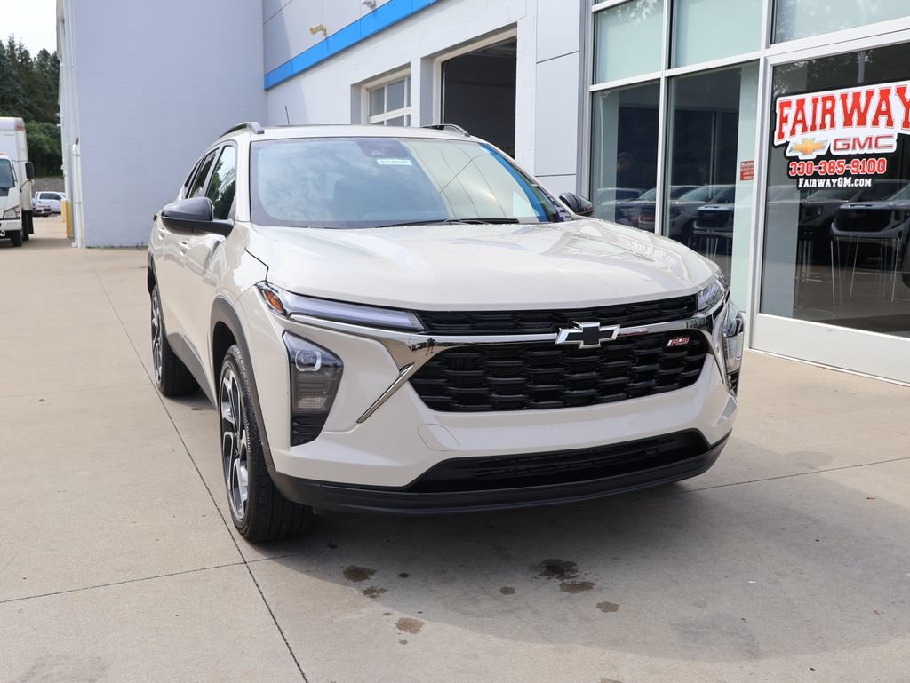 Certified 2026 Chevrolet Trax RS w/ Sunroof Package FWD image 2