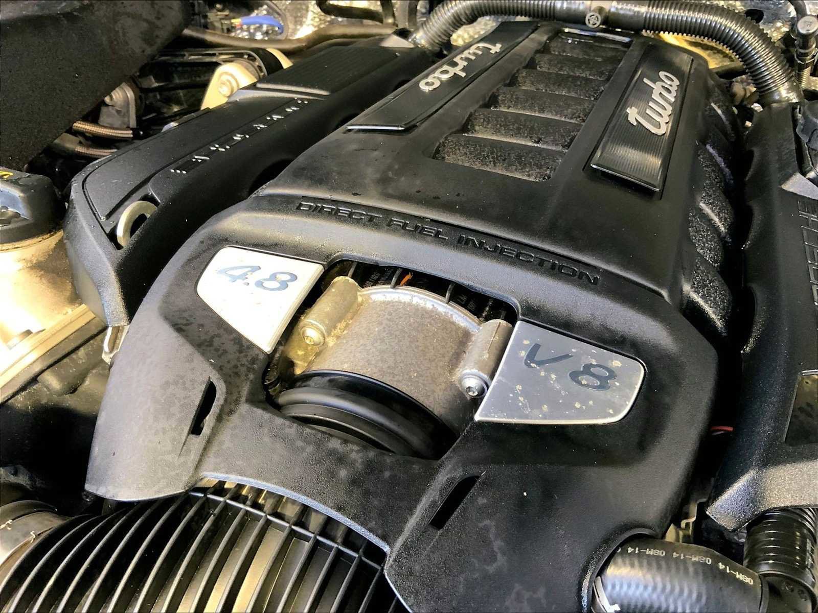 Used 2015 Porsche Cayenne Turbo AWD/4WD image 33