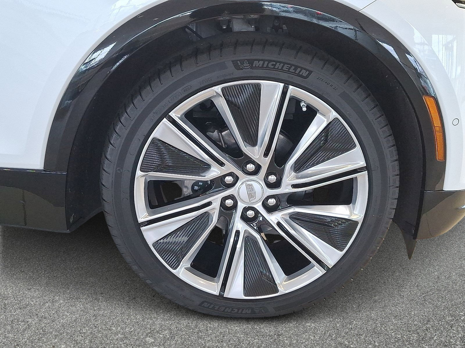 Used 2025 Cadillac Lyriq Luxury AWD/4WD image 7