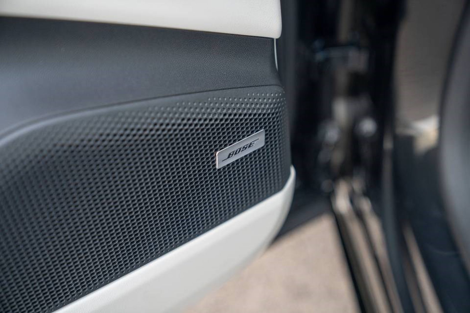 New 2026 Porsche Macan Turbo Electric AWD/4WD image 12