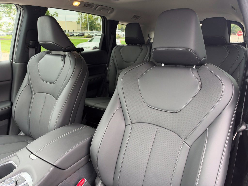 New 2027 INFINITI QX60 Luxe w/ Family Package AWD/4WD image 16