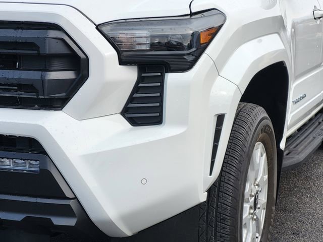 Used 2024 Toyota Tacoma SR5 AWD/4WD image 9
