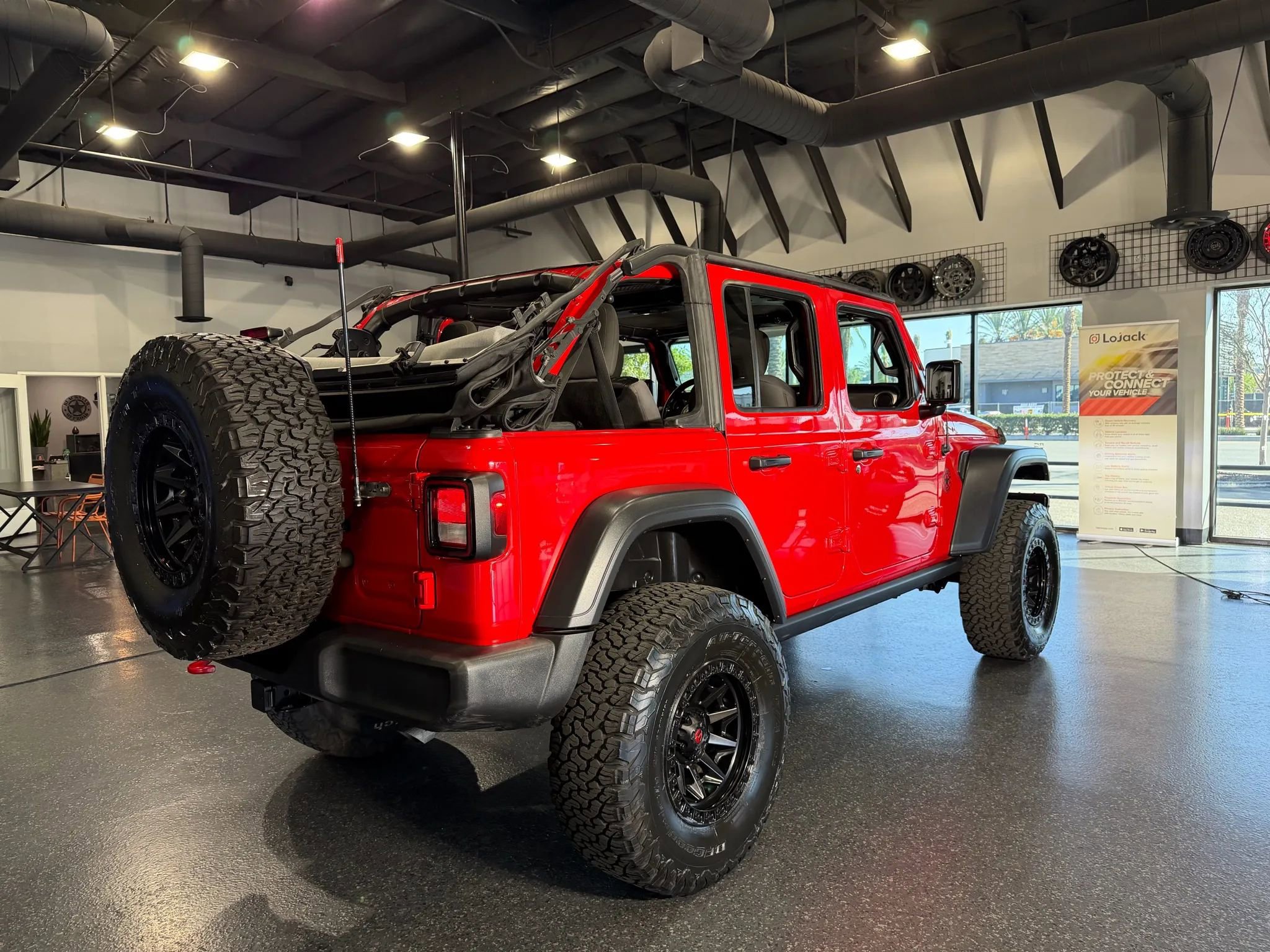 Used 2018 Jeep Wrangler Unlimited Sport image 37