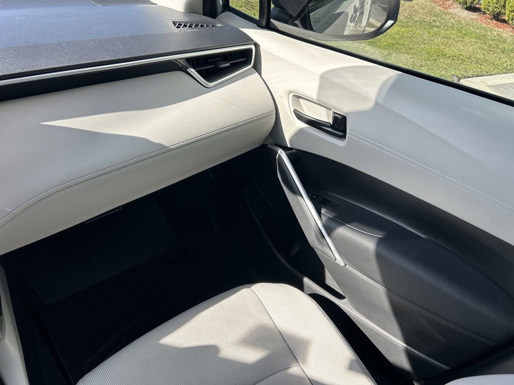 Used 2023 Toyota Corolla Cross L image 16