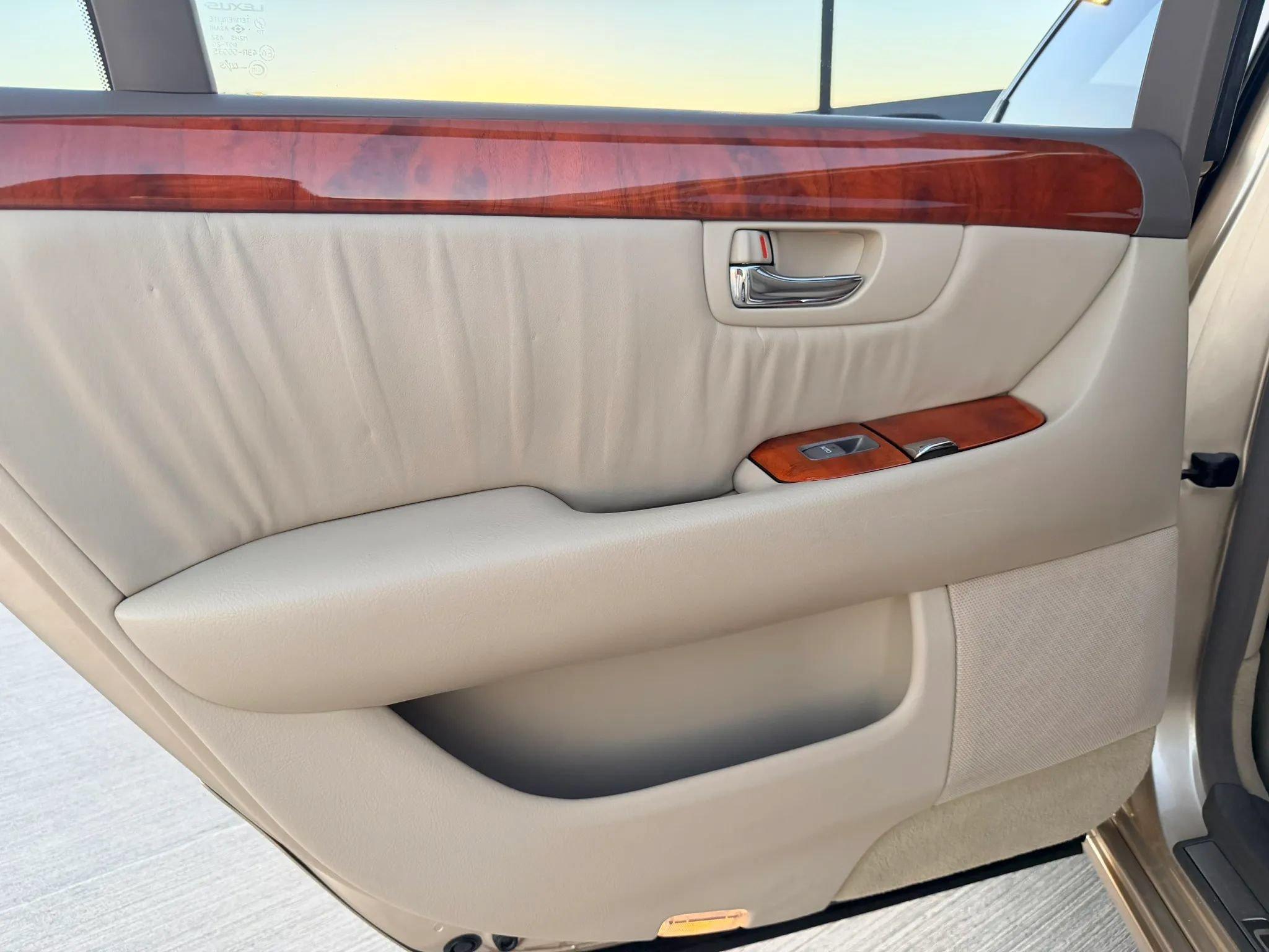 Used 2001 Lexus LS 430 RWD image 11