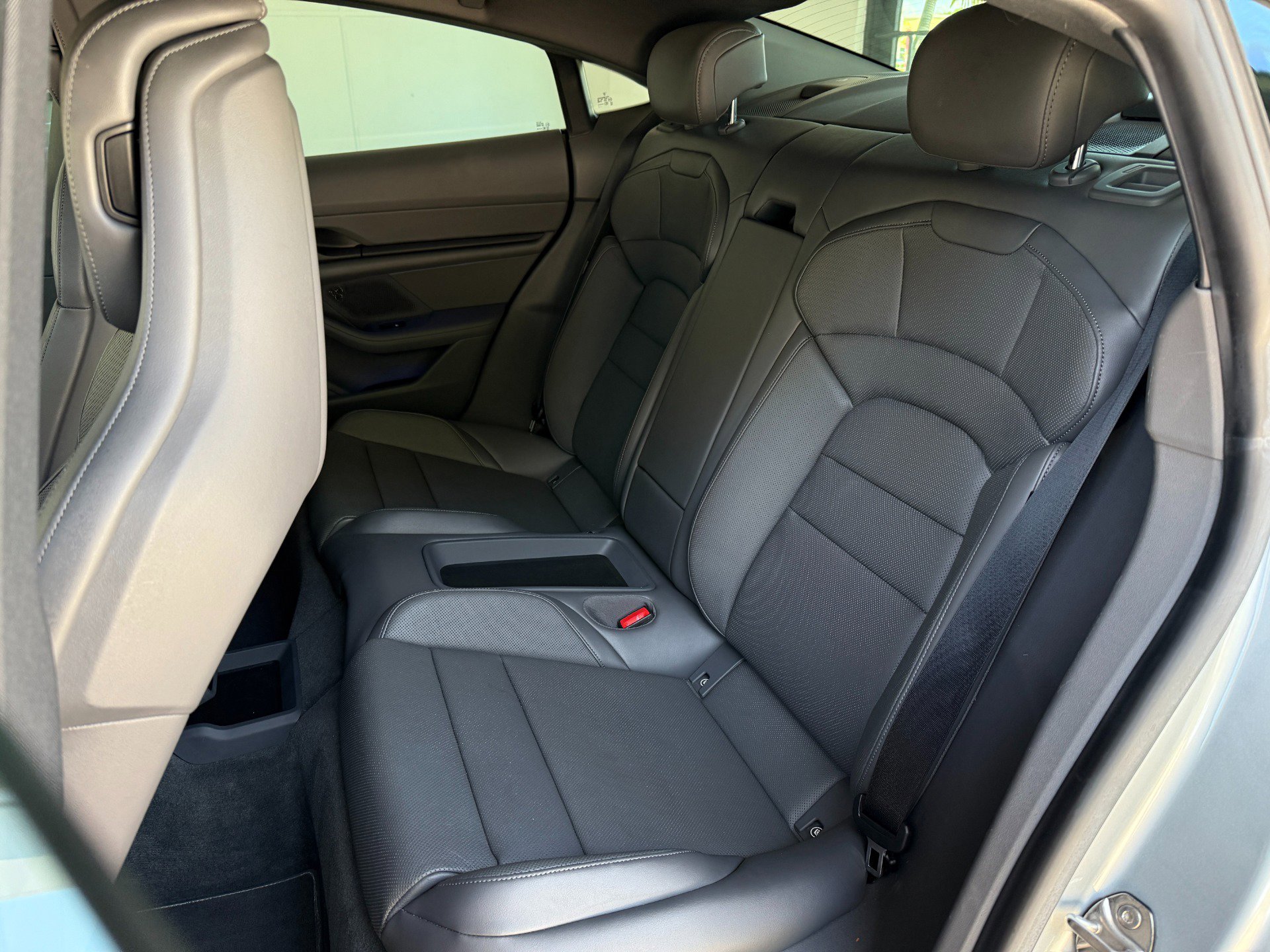 Used 2022 Porsche Taycan image 33