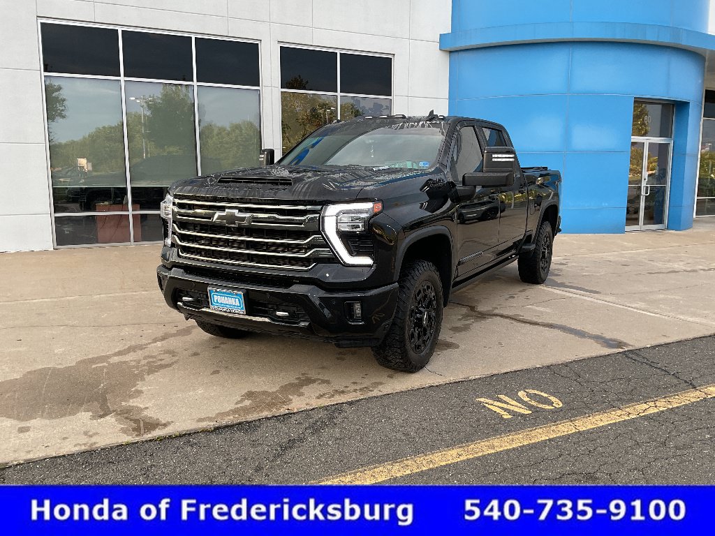 Used 2024 Chevrolet Silverado 2500 High Country w/ Midnight Edition AWD/4WD video 2
