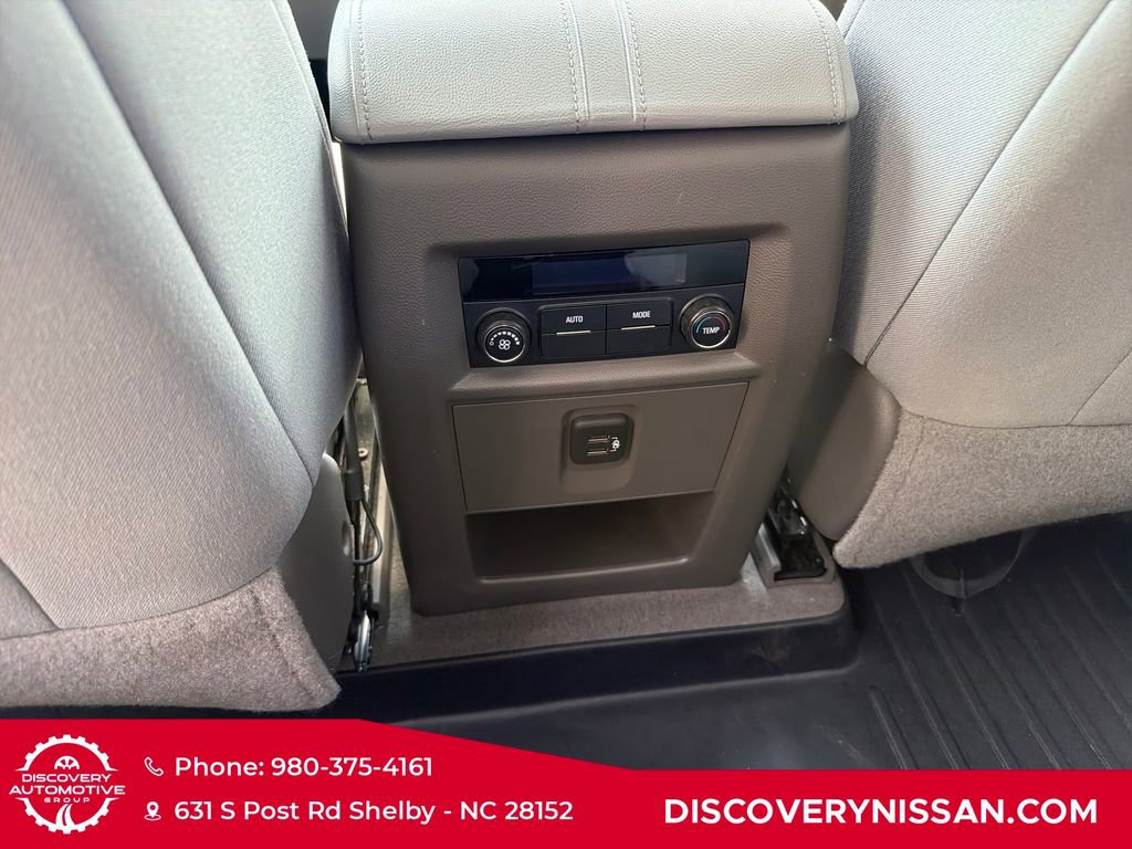 Used 2021 Chevrolet Traverse LT FWD image 32