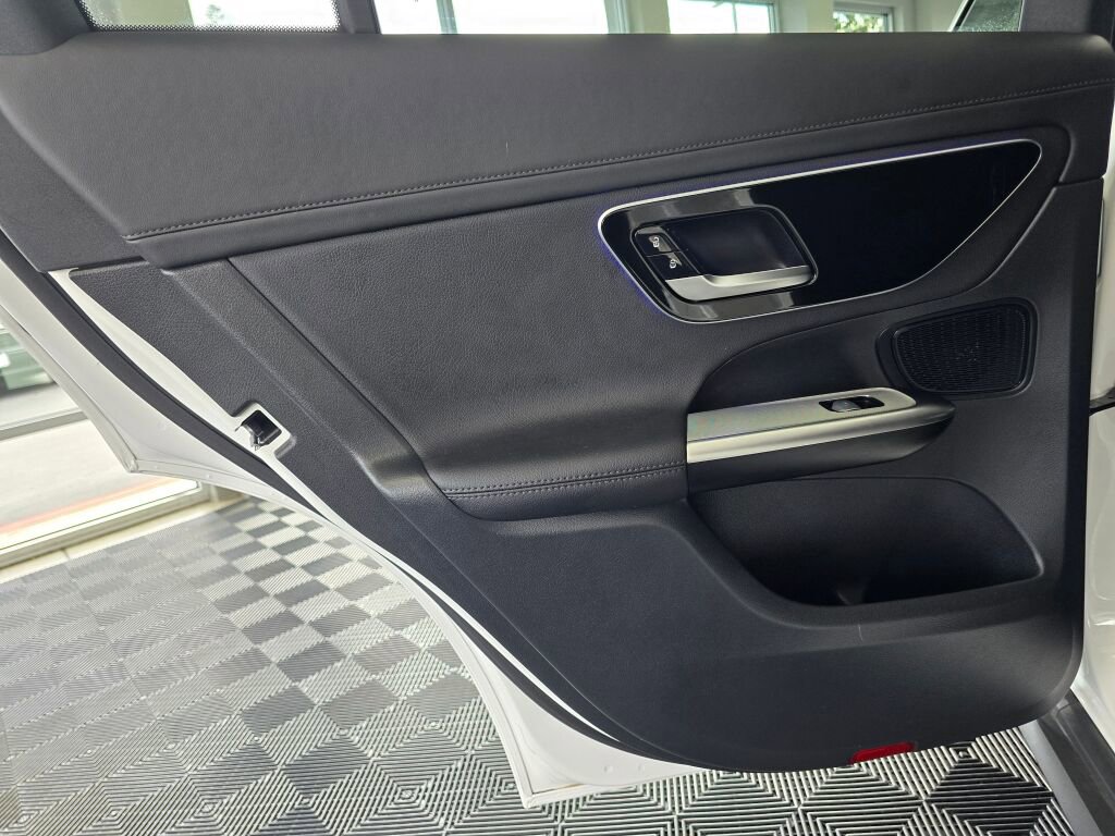 Used 2024 Mercedes-Benz GLC 300 4MATIC image 37