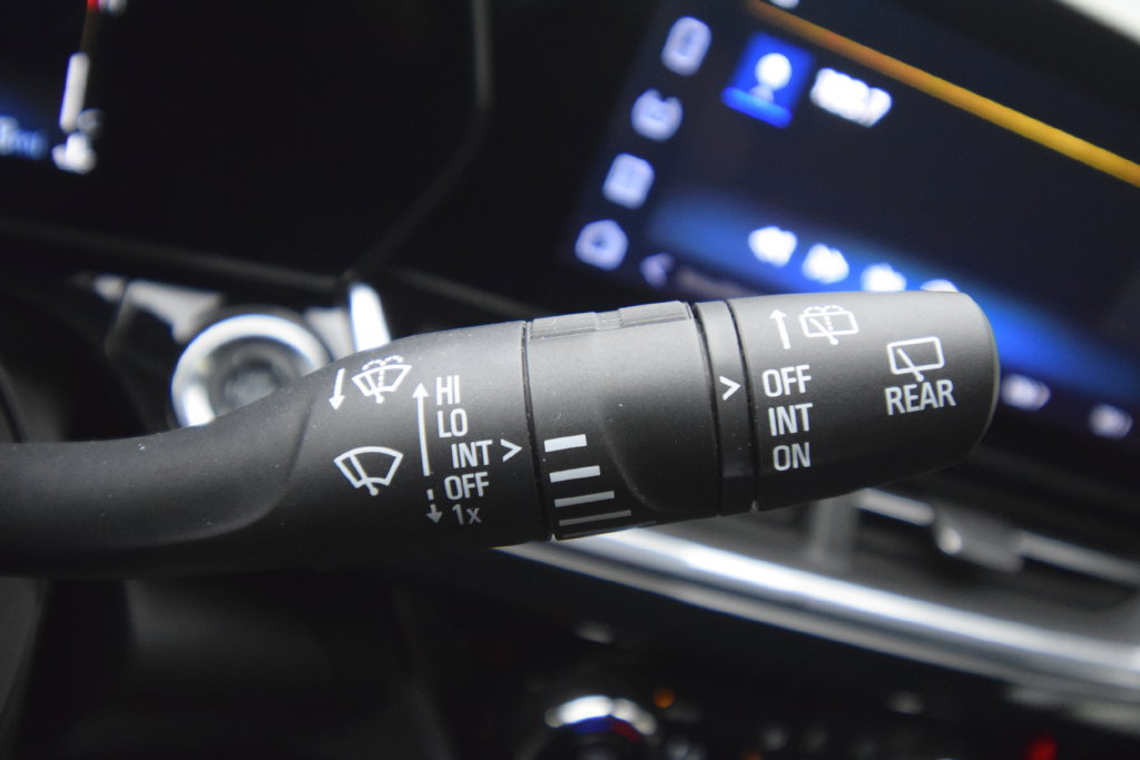 Used 2024 Chevrolet Trax RS w/ Driver Confidence Package FWD image 30